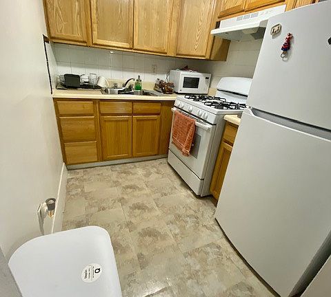 4th image of 37 Odell Ave #37