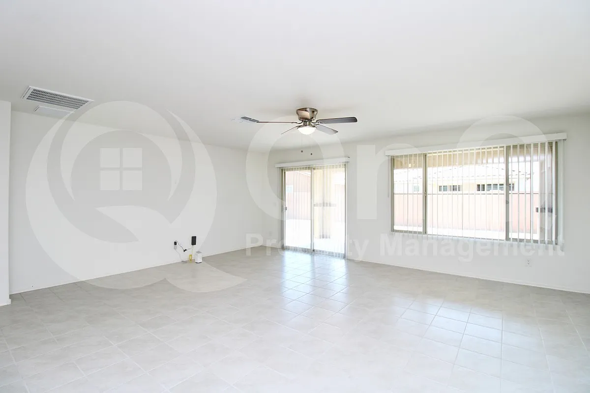 4 bed, 2.0 bath, 2188 sqft, $2,600 — Photo 4