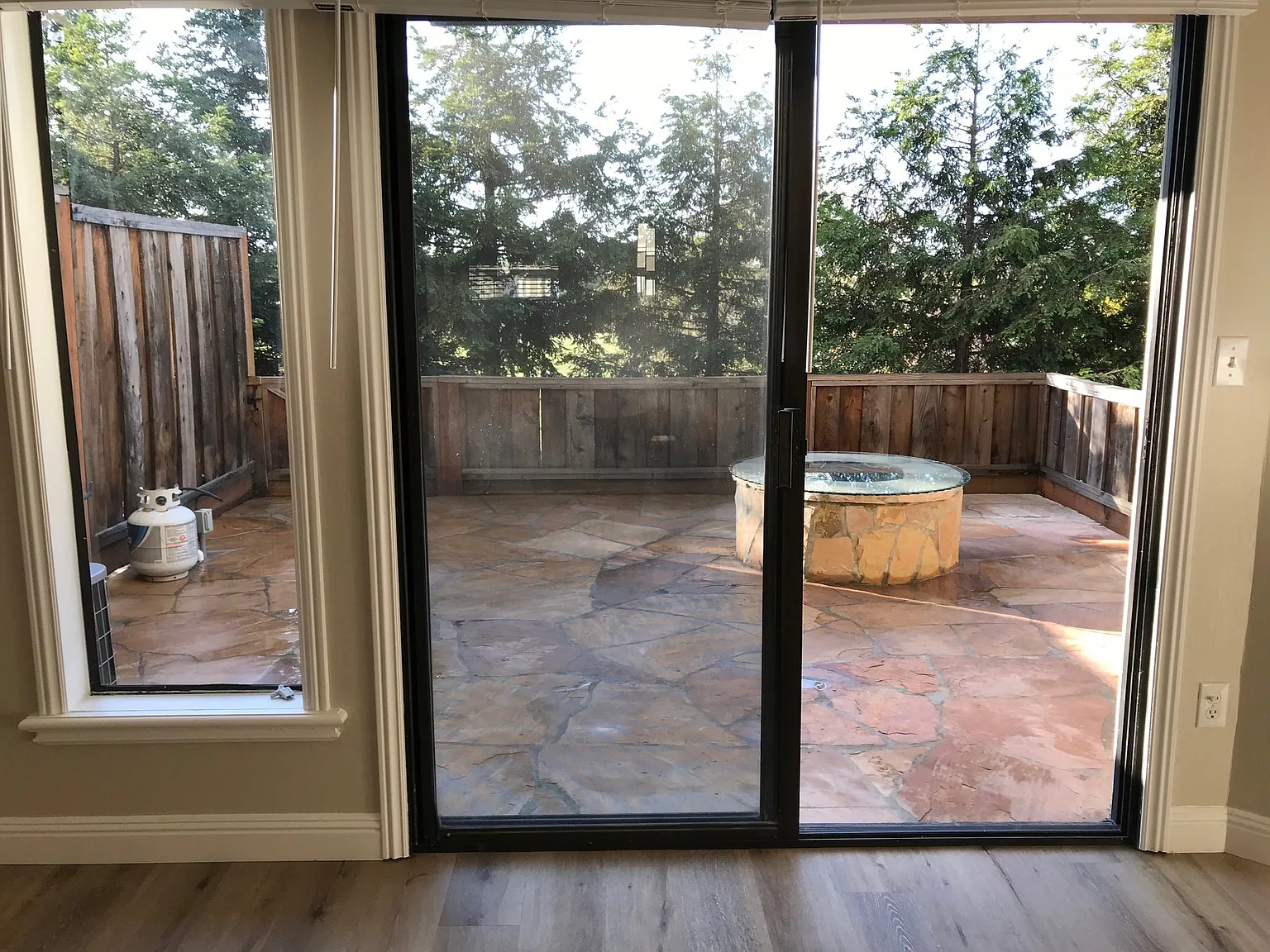 Charming 2 Bedroom Corner Townhome for Rent — Photo 3