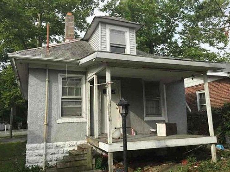 2nd image of 18 E Bayview Ave
