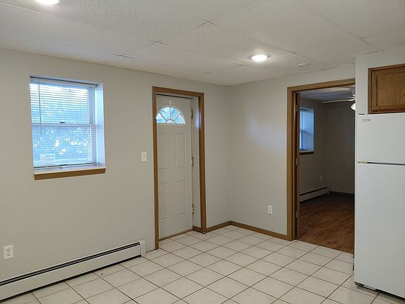 2nd image of 728 W Bertrand St #5