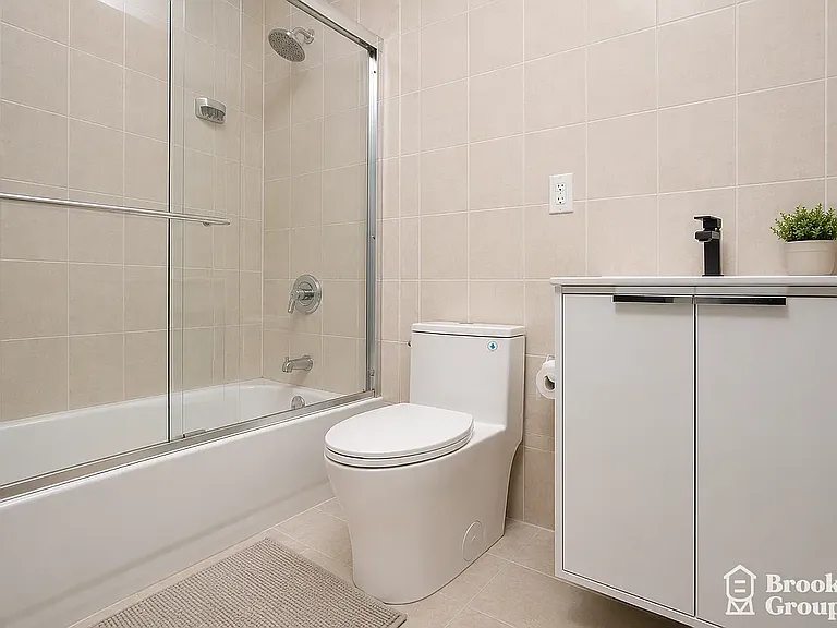 475 Hart St #3 — Photo 10