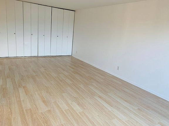 4th image of 3100 S Manchester St Floor 9