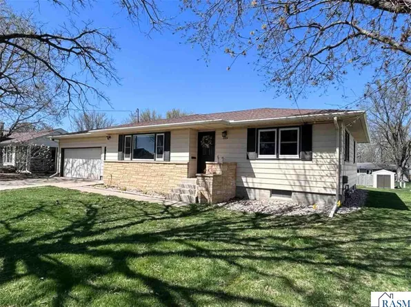 305 9th Ave SE, Waseca, MN 56093