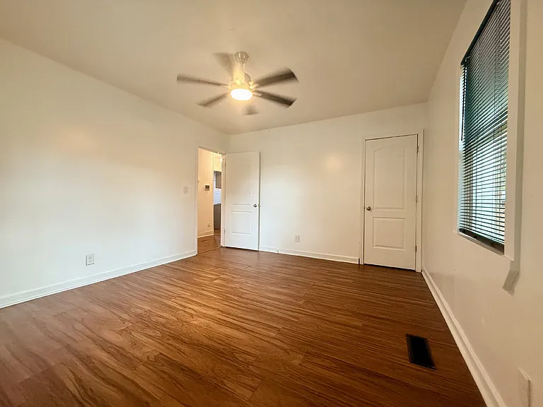 113 N Wright St — Photo 8