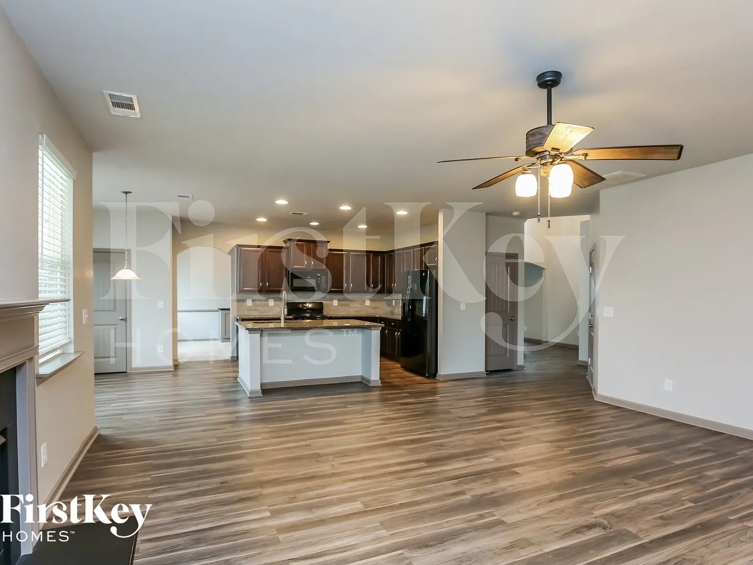 4 bed, 2.5 bath, 2903 sqft, $2,940 — Photo 2