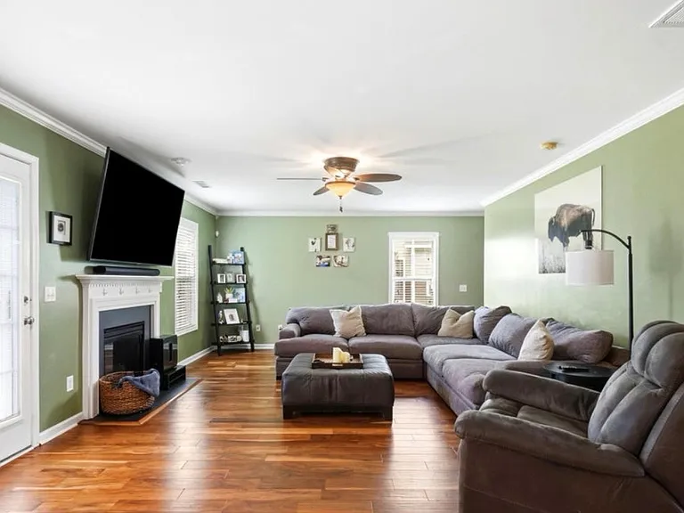 553 Montego Ct — Photo 12