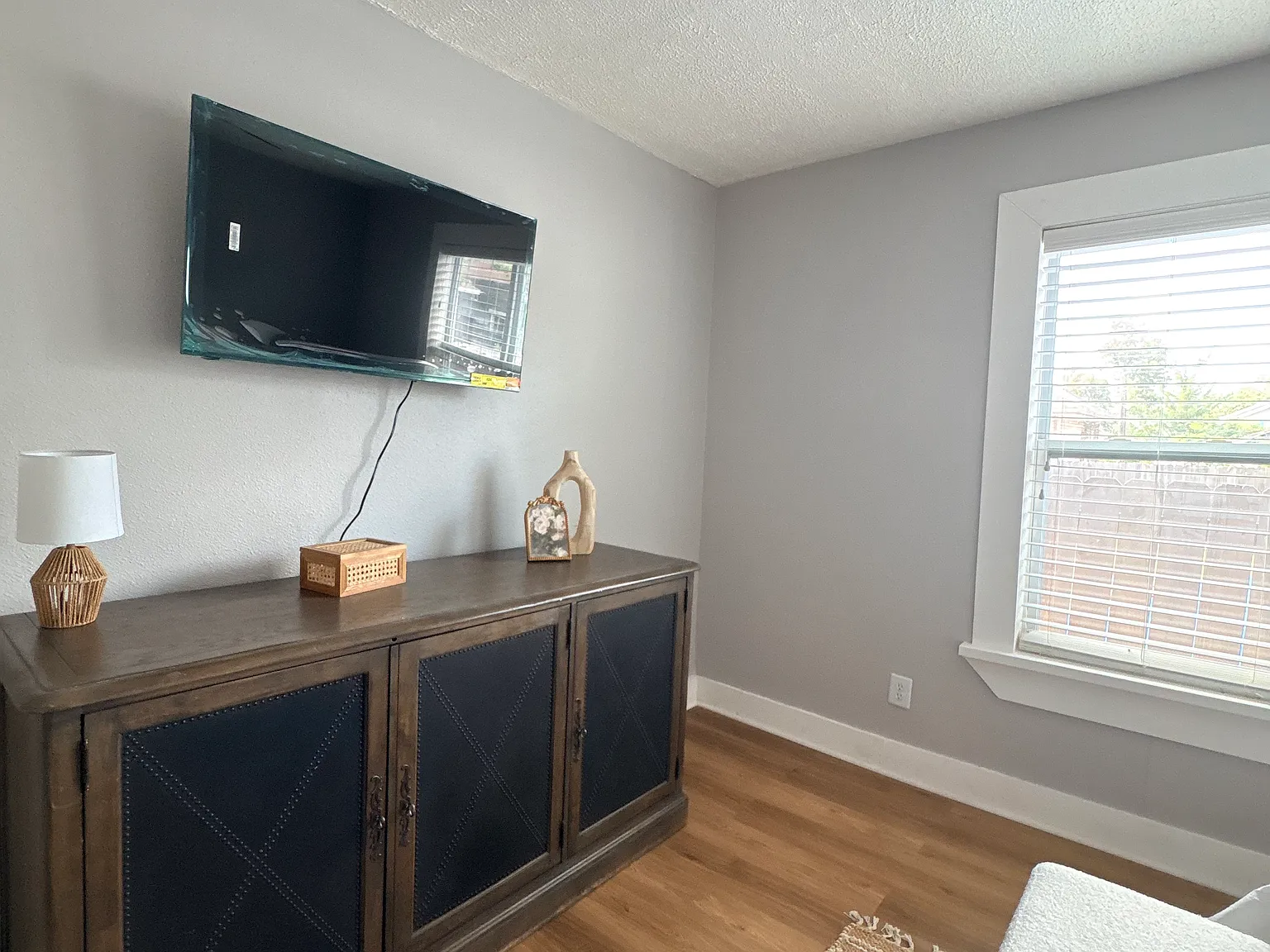 2 bed, 900 sqft, $1,800 — Photo 3