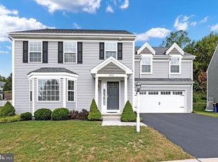 405 Joy Cir, Leola, PA 17540