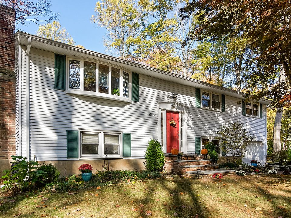 Front of 115 Murray Lane