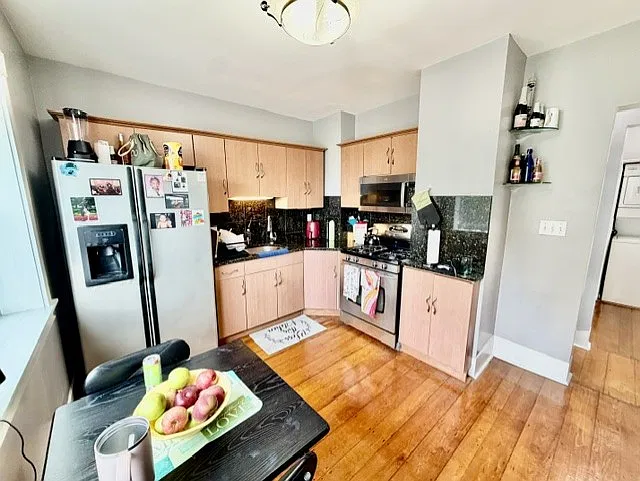 2 bed, 9999 sqft, $2,950 — Photo 1