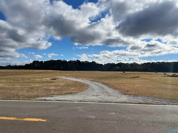 3 Meadows Rd, Athens, AL 35613