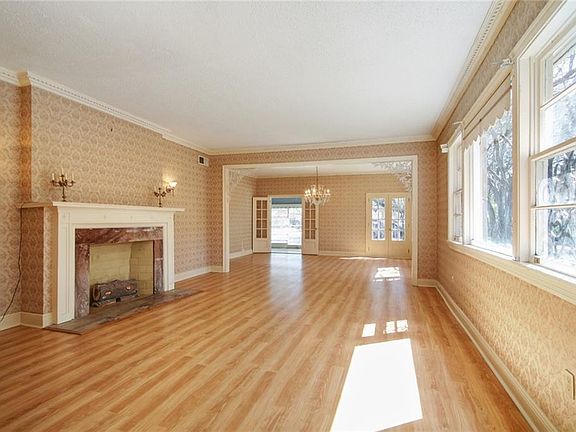 3rd image of 4613 Dart St