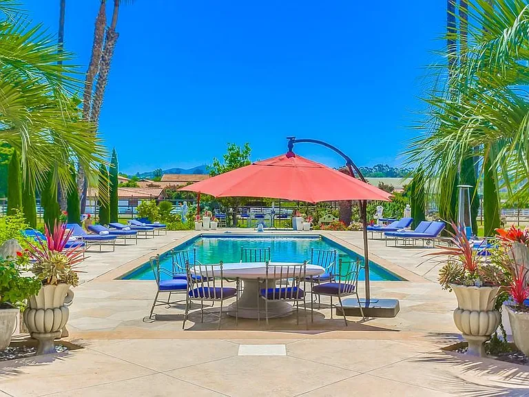 Heated pool with Jacuzzi