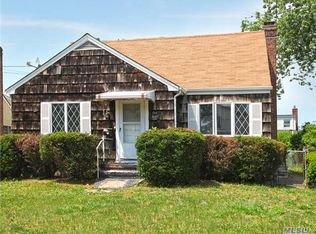 112 McKinley Ave, Bellmore, NY