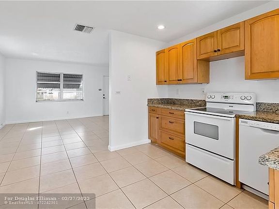 5th image of 8214 NW 57th Ct