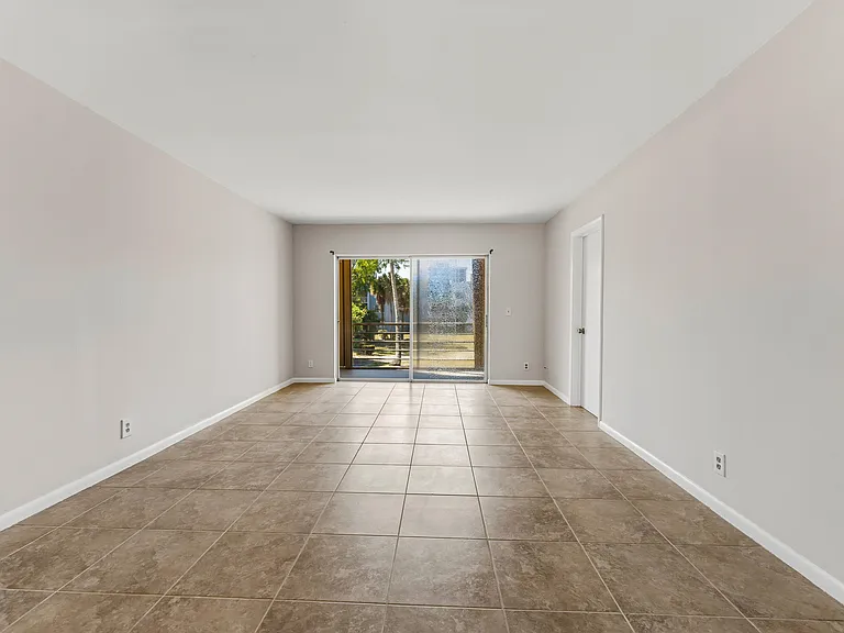 1638 Embassy Dr #208 — Photo 10