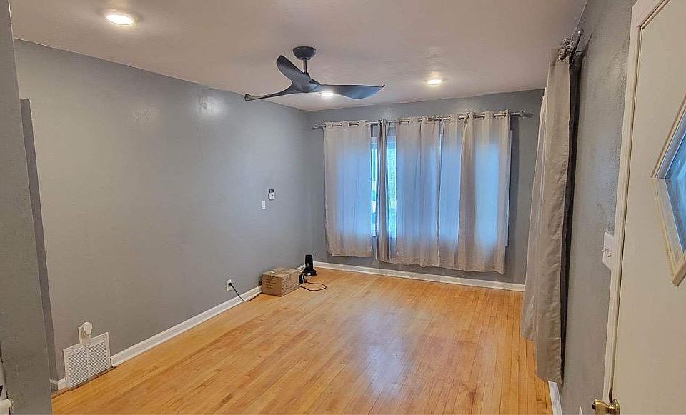 2nd image of 511 S Indiana Ave