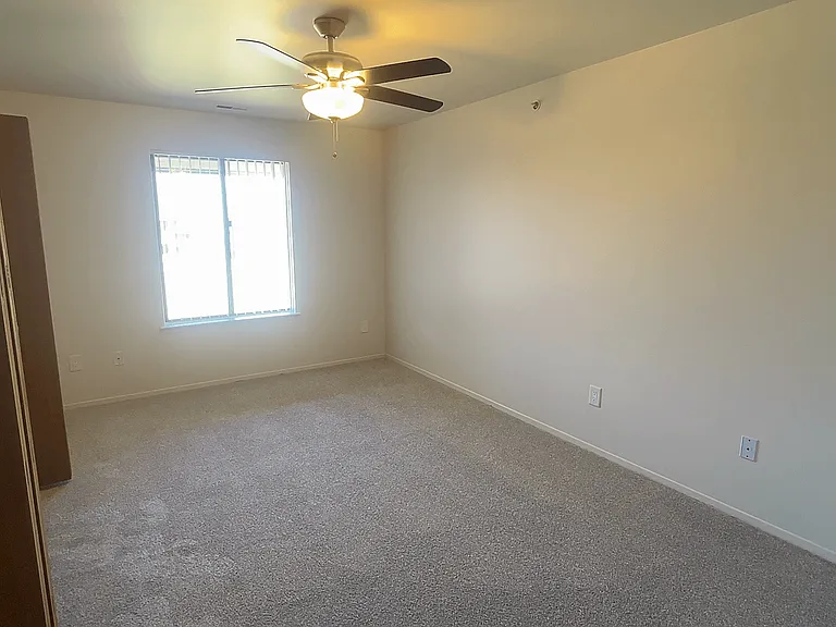 Lakeside Village Apartments — Photo 111