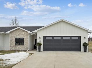 1502 Prairie Dr #B, Grundy Center, IA 50638