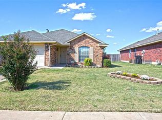 317 SW 39th St, Moore, OK 73160