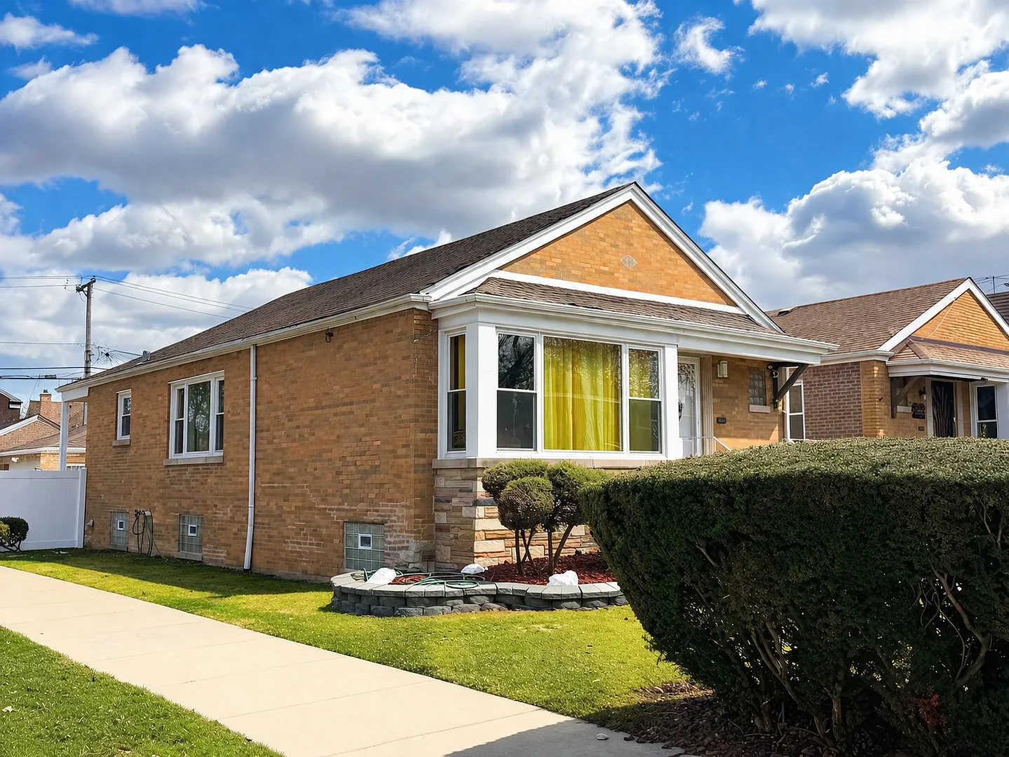3 bed, 1.5 bath, 1340 sqft, $3,100 — Photo 1