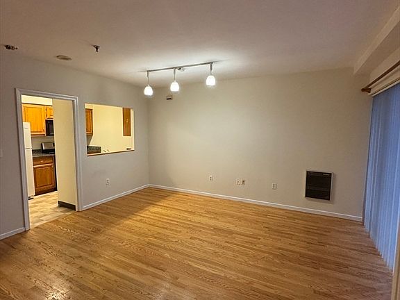 5th image of 147 Kelton St APT 305