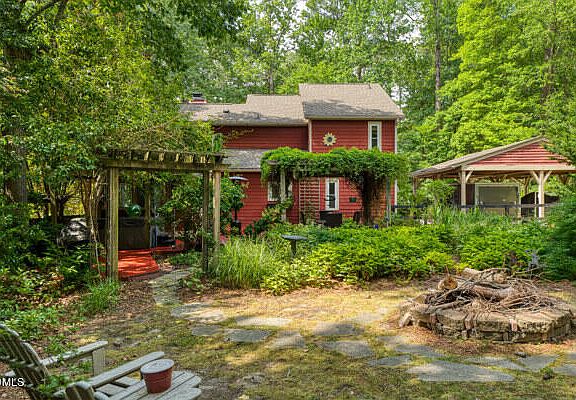 3rd image of 818 Lake Forest Dr
