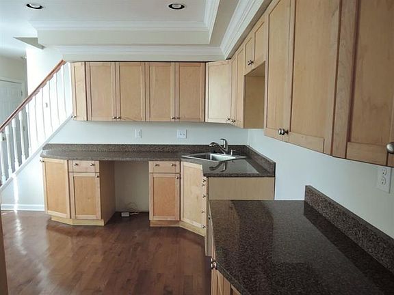 3rd image of 4580 Eastern Ave