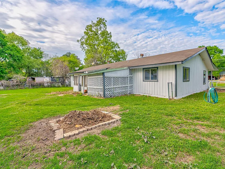 2778 FM 3277 — Photo 21