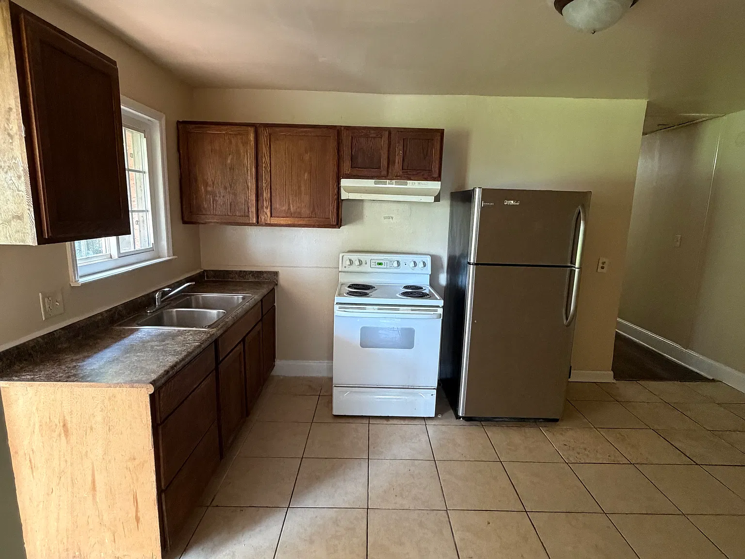 2 bed, $1,200 — Photo 3