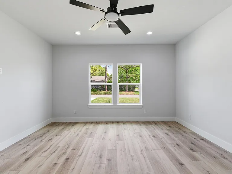 7040 Kinney St — Photo 18