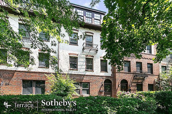 1st image of 164 Burns St #2