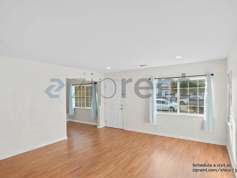 706 Santa Rosa St — Photo 2