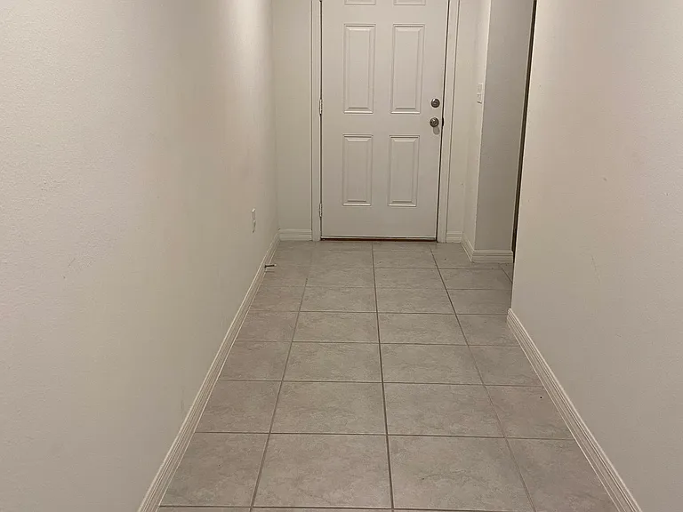 239 Summerlin Ln — Photo 2