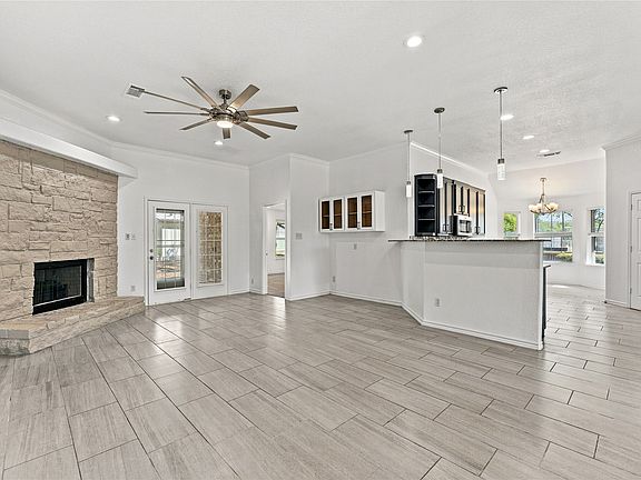 3rd image of 303 S Cedar Ridge Cir