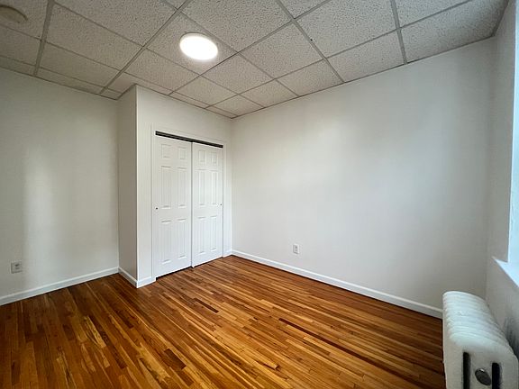 3rd image of 179 W 48th St #18