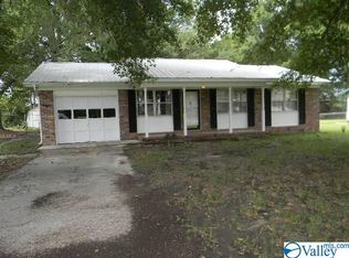 711 Frost St SW, Hartselle, AL 35640