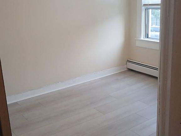 5th image of 909 Magnolia Ave