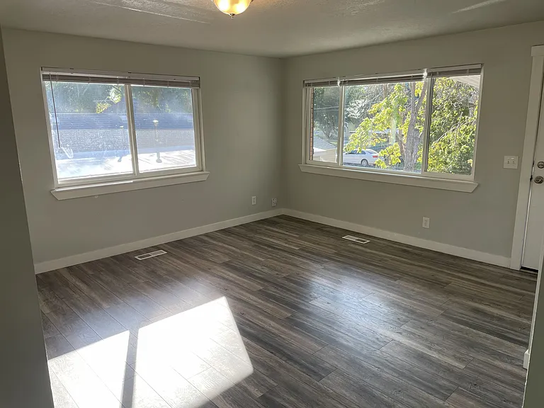 341 E Blaine Ave #341 — Photo 2
