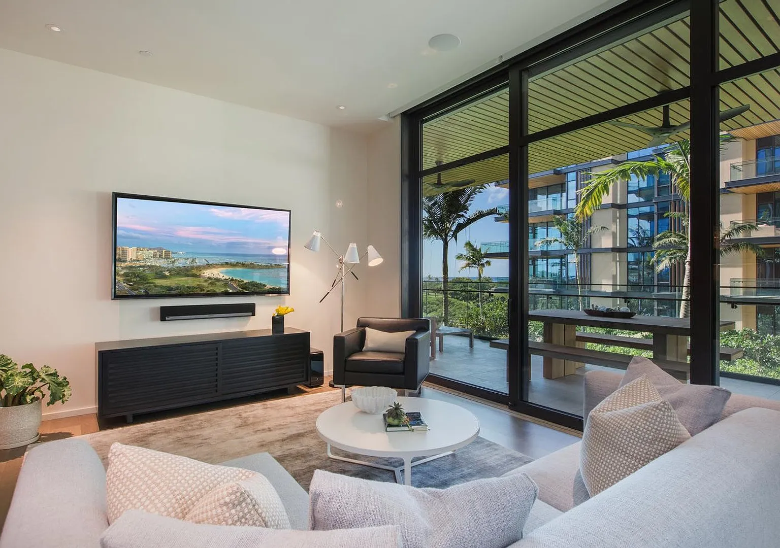 Ocean view, Condo, Lanai, Resort amenities, Chic luxury, Park Lane Palm Resort — Photo 2