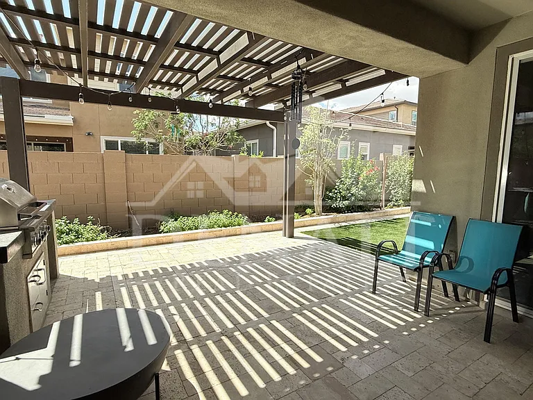 1729 W Myrna Ln — Photo 32
