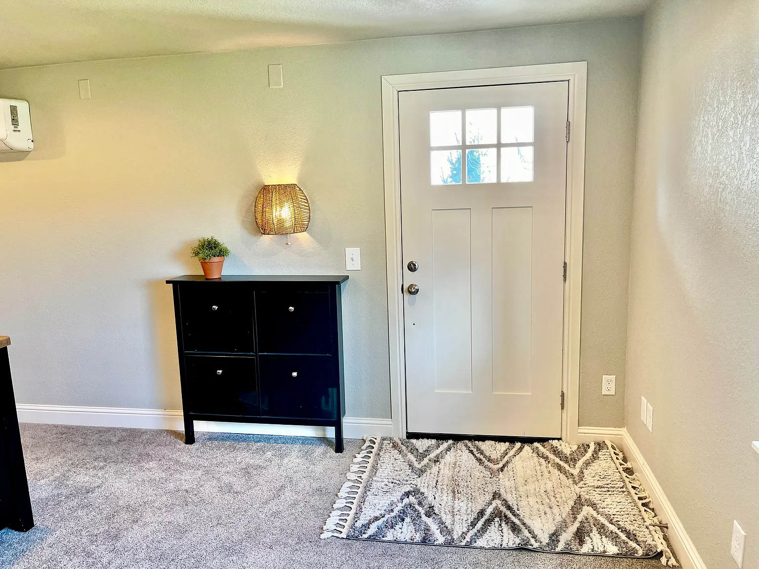 2 bed, 1300 sqft, $1,850 — Photo 2