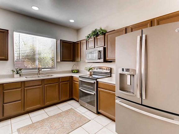 5th image of 2131 E Helena Dr