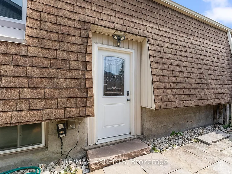 100 Hesp Dr #BASEMENT — Photo 3