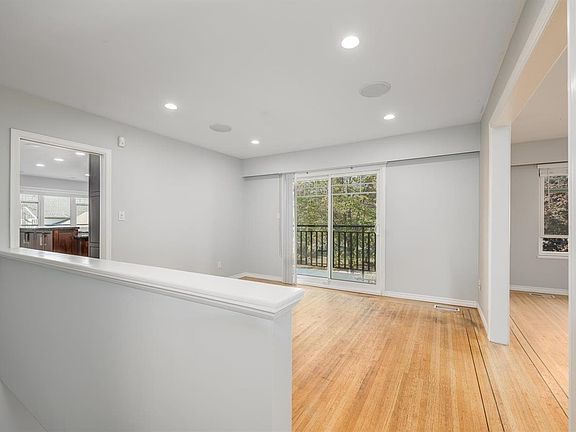 3rd image of 1020 Pacific Pl