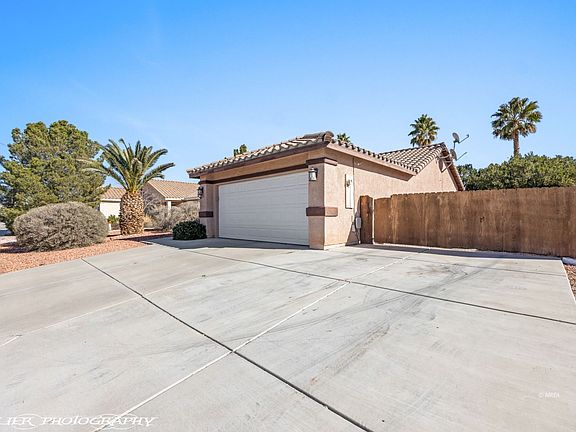 3rd image of 176 Desert Rose Way