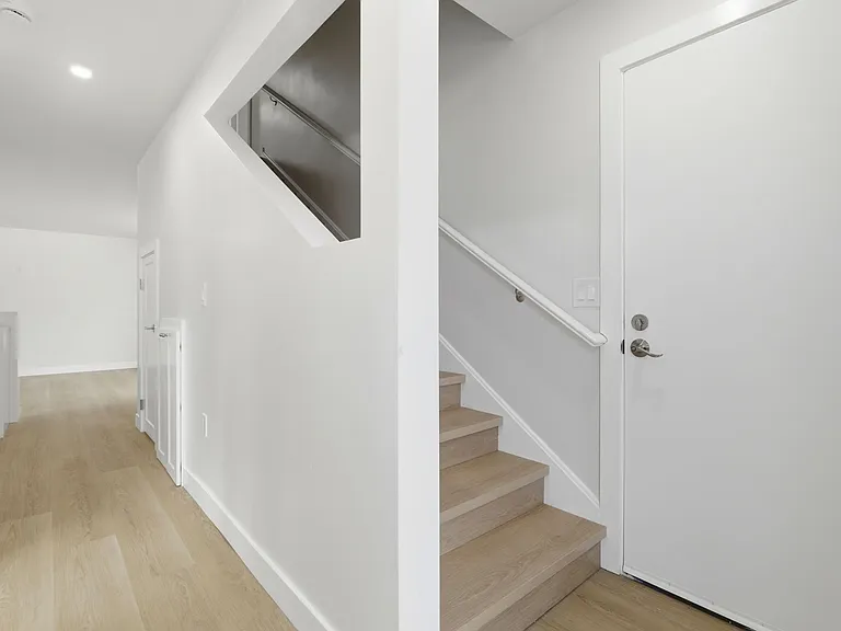 274 Everett Ave — Photo 13