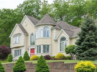 5 Cheesecote Ln, Pomona, NY 10970