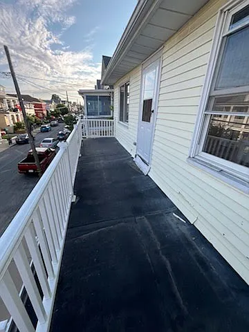 5 bed, 9999 sqft, $5,600 — Photo 2
